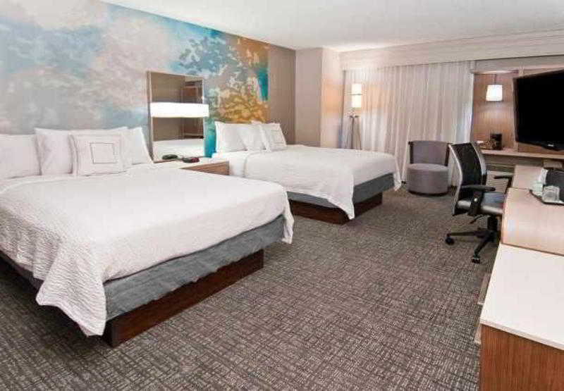 Courtyard East/bill Morris Parkway Hotel 3*
