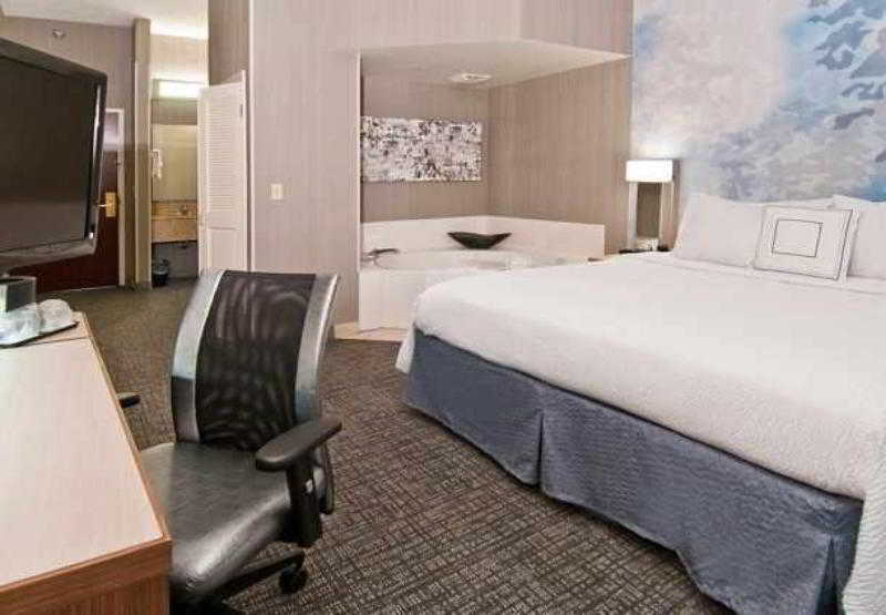 Courtyard East/bill Morris Parkway 3*