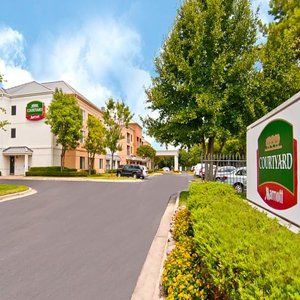 Hotel Courtyard East/bill Morris Parkway 3*